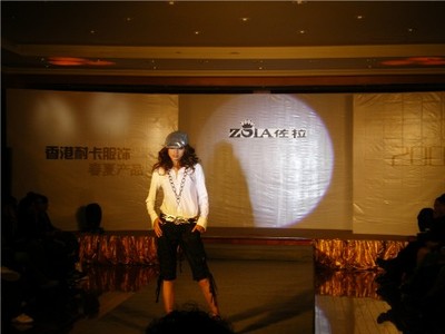 耐卡服饰春夏产品发布会广告设计 广州大舞台的时尚盛宴